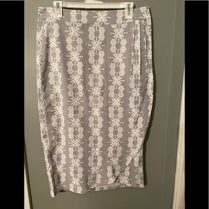 Ripskirt, never worn. Super comfy!!